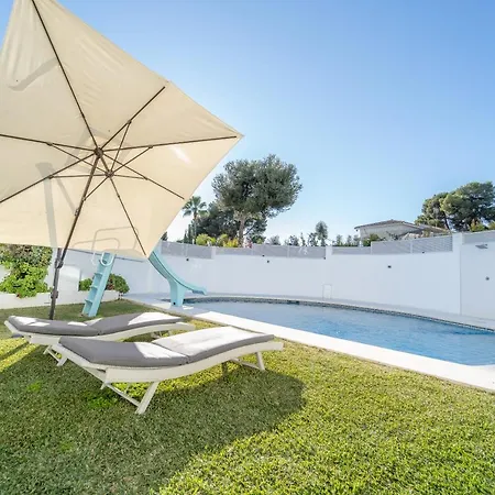 Villa Encantadora Junto A La Playa En Monteros Con Seguridad 24 Marbella