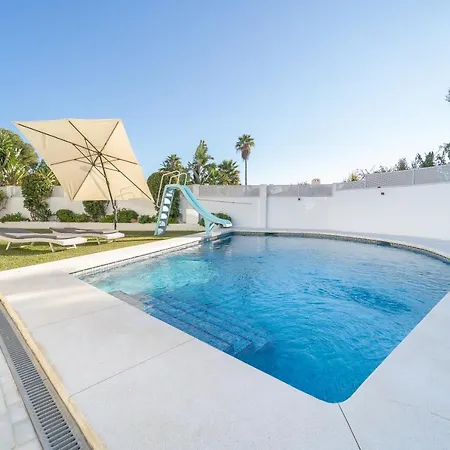 Encantadora Junto A La Playa En Monteros Con Seguridad 24 Villa *