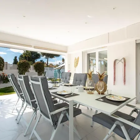 Encantadora Junto A La Playa En Monteros Con Seguridad 24 Villa Marbella