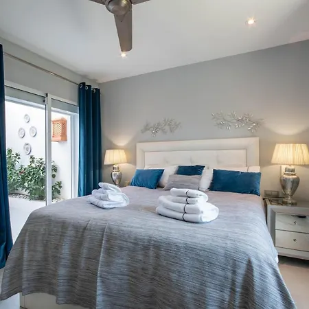 Encantadora Junto A La Playa En Monteros Con Seguridad 24 Villa Marbella