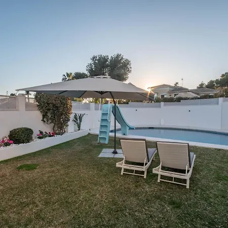 Encantadora Junto A La Playa En Monteros Con Seguridad 24 Marbella