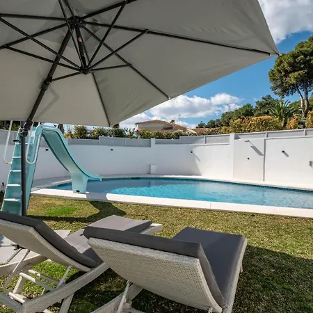 Encantadora Junto A La Playa En Monteros Con Seguridad 24 Villa *