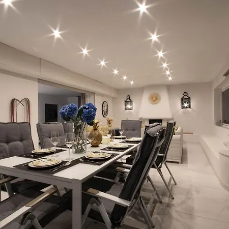 Encantadora Junto A La Playa En Monteros Con Seguridad 24 Villa Marbella