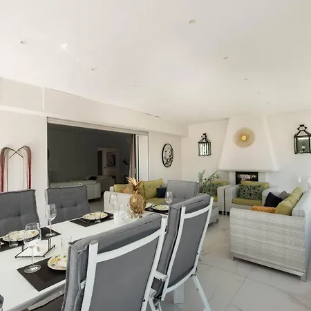 Villa Encantadora Junto A La Playa En Monteros Con Seguridad 24
