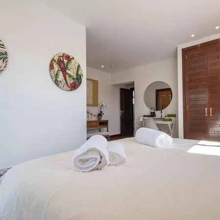 Encantadora Junto A La Playa En Monteros Con Seguridad 24 Villa