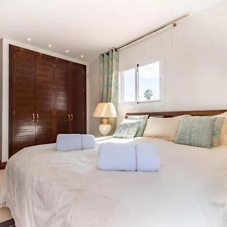 Villa Encantadora Junto A La Playa En Monteros Con Seguridad 24 Marbella