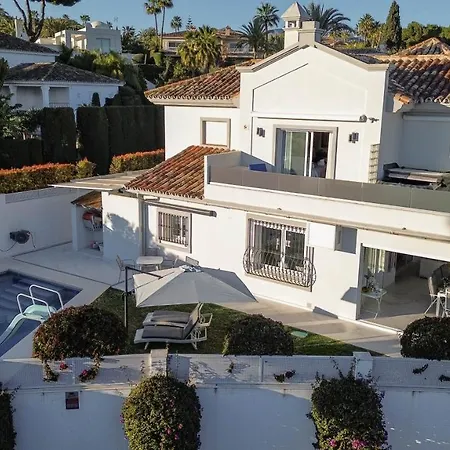 Encantadora Junto A La Playa En Monteros Con Seguridad 24 Marbella