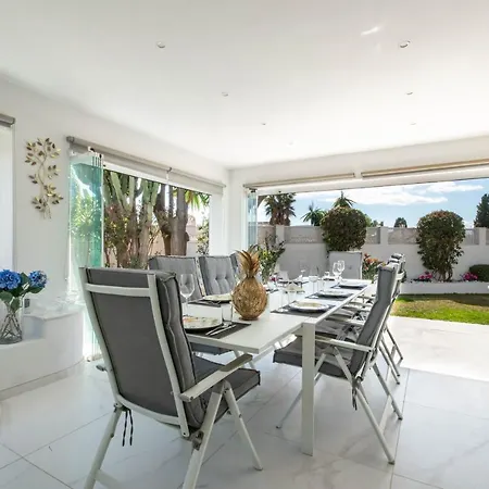 Villa Encantadora Junto A La Playa En Monteros Con Seguridad 24