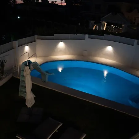 Encantadora Junto A La Playa En Monteros Con Seguridad 24 Villa Marbella